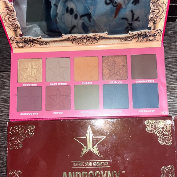 Jeffree star bundle
55 lipglosses
40 concealers
Over 150 pieces see pictures - Picture 11 of 14